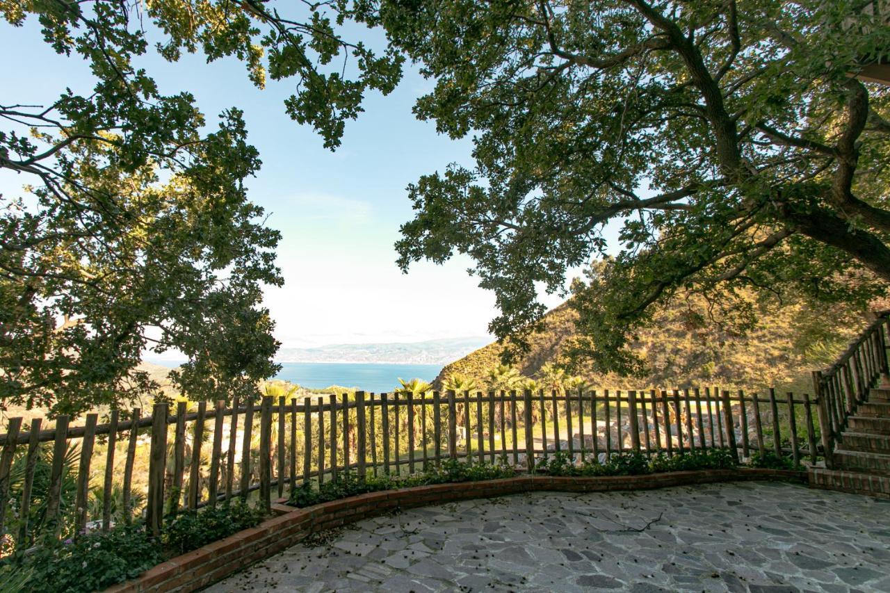 B & B Le Casette Sull'Albero Di Villa Alba 墨西拿 外观 照片