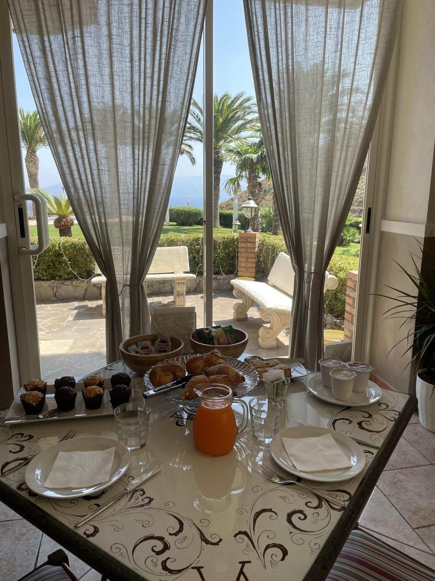 B & B Le Casette Sull'Albero Di Villa Alba 墨西拿 外观 照片